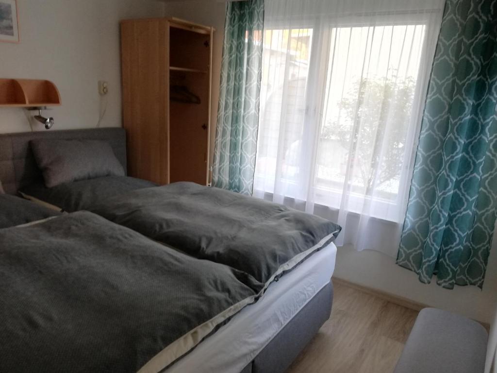 Postel nebo postele na pokoji v ubytování FeWo Inselzeit