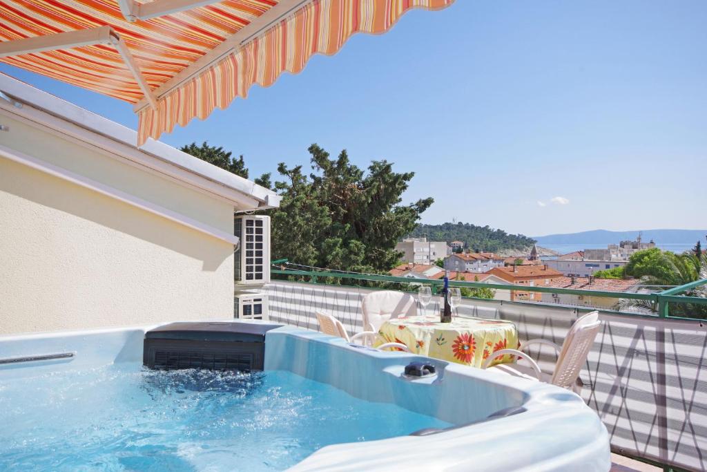 Bazén v ubytovaní Apartments Ribarević alebo v jeho blízkosti