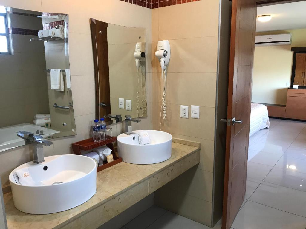 Koupelna v ubytování Hostalia Hotel Expo & Business Class