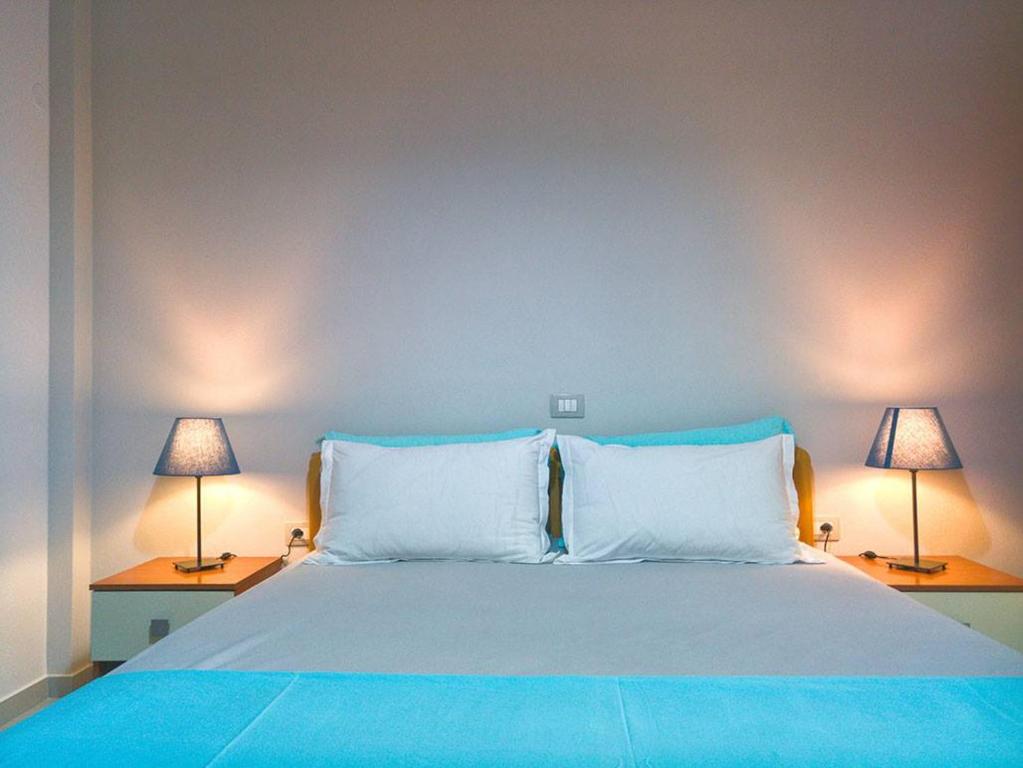 Postel nebo postele na pokoji v ubytování Sunset Boulevard Hotel