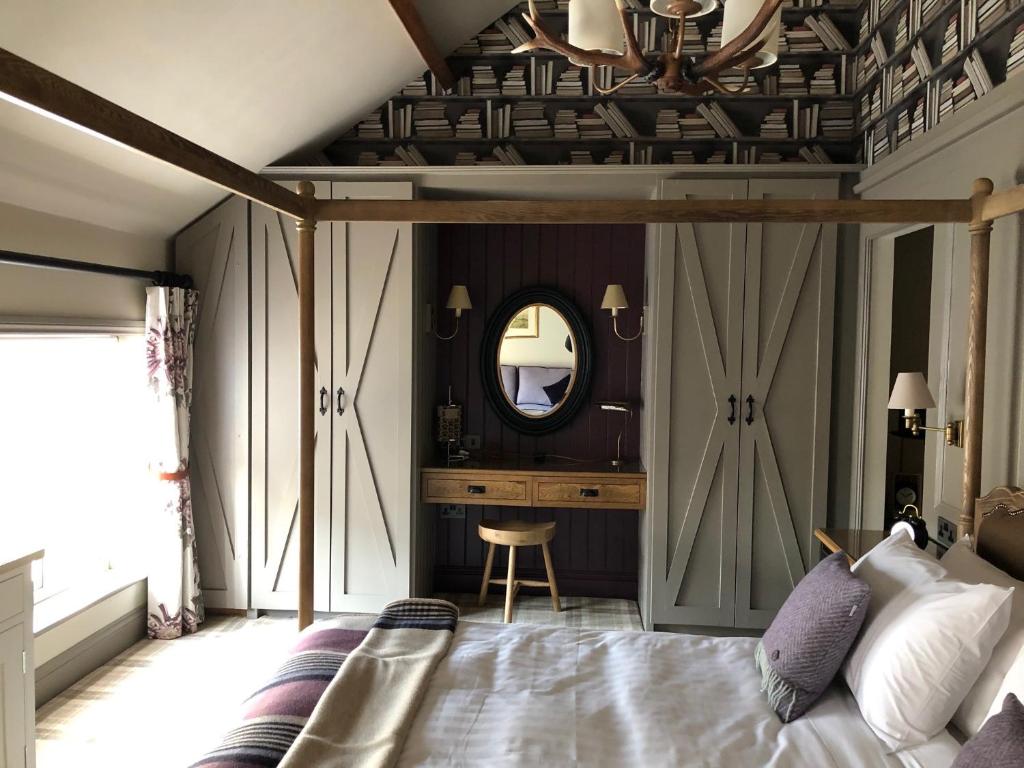 The Farrier - Resim 31