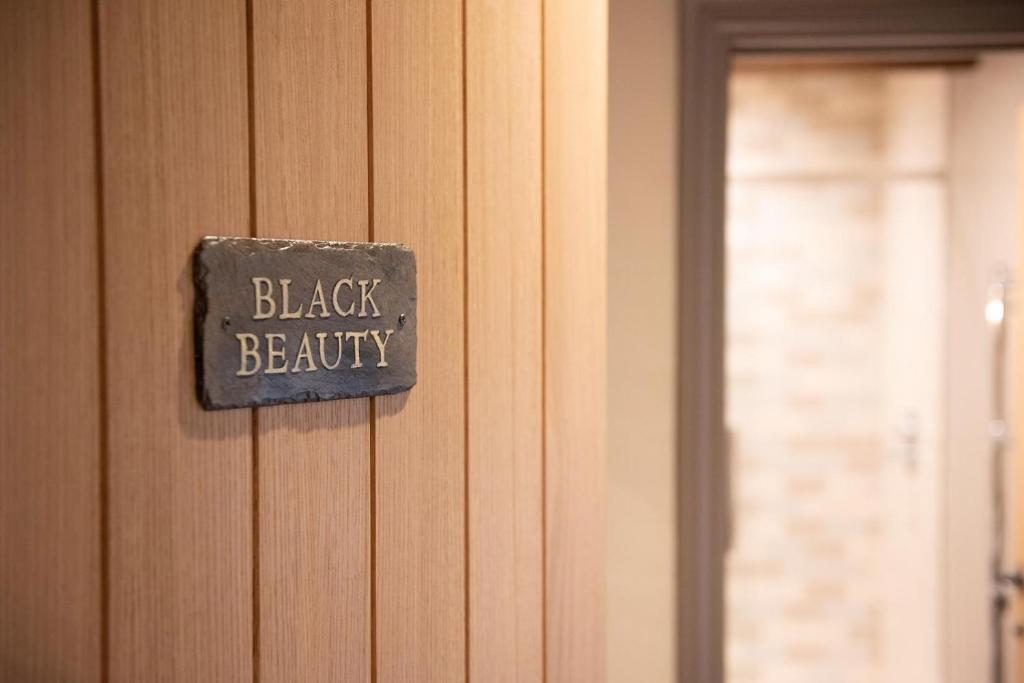 The Farrier - Resim 36