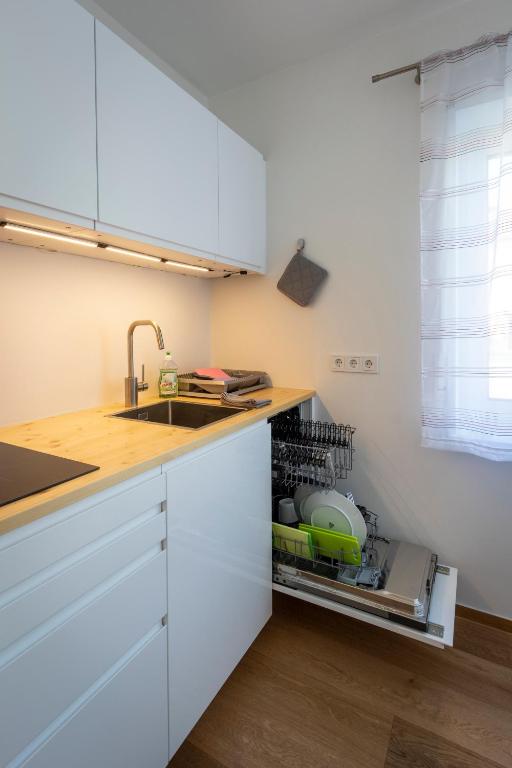 Kuchyňa alebo kuchynka v ubytovaní Flataid Apartmenthaus Brauhausstrasse