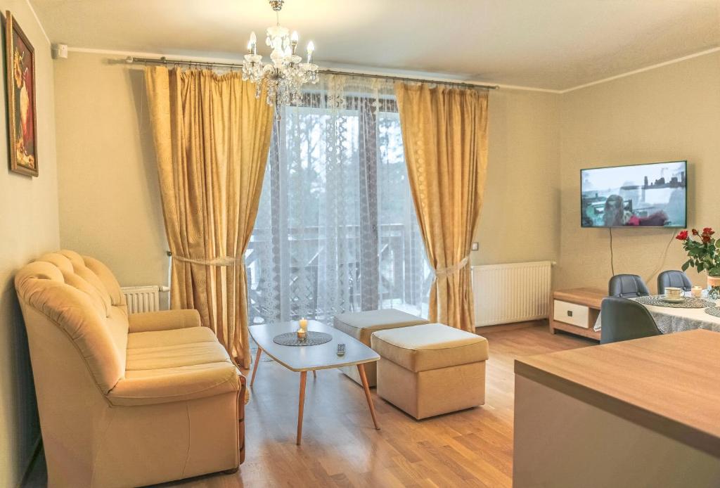 Telewizja i/lub zestaw kina domowego w obiekcie Mi Casa Holidays Rezydencja Park Rodzinna