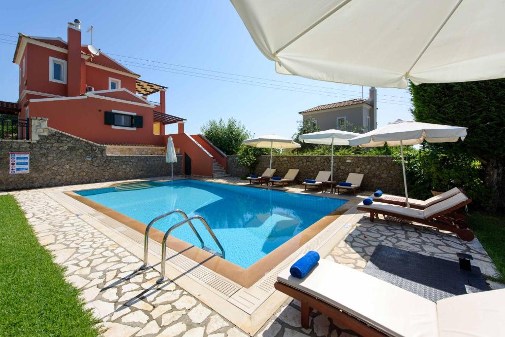 Bazén v ubytování Luxury Villa Lemonia with Private Pool nebo v jeho okolí