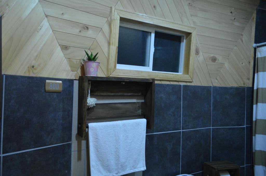 a small bathroom with a toilet and a window at domoschiloe in Ancud