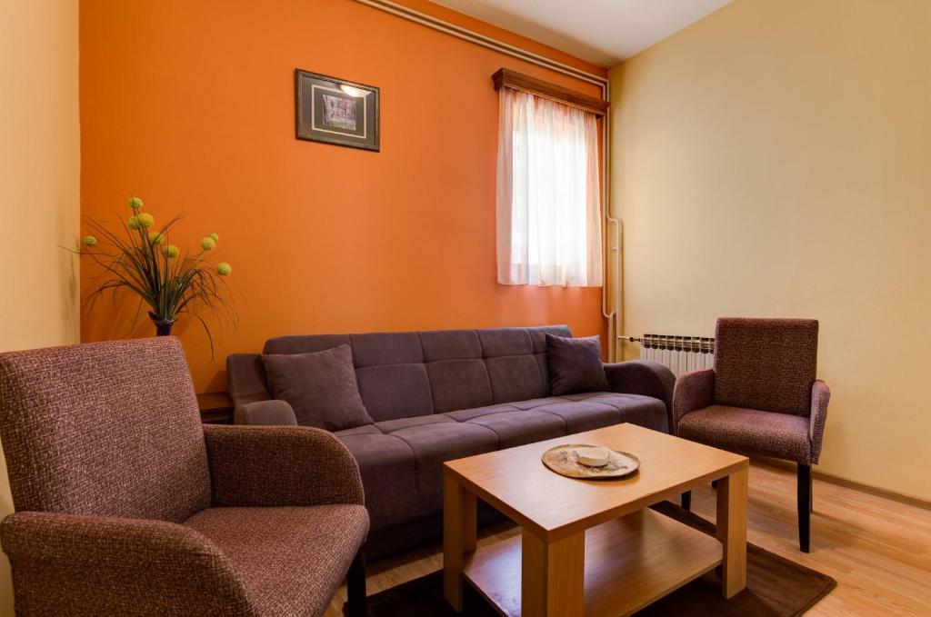 Posezení v ubytování Mali Miločer Bay Accommodation