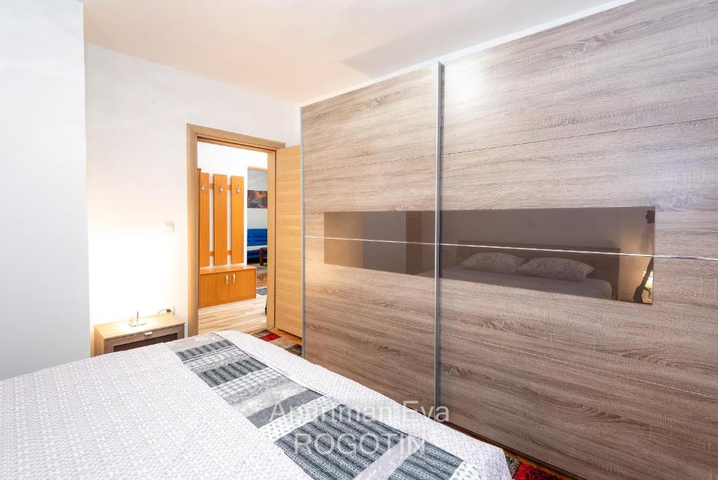 Posteľ alebo postele v izbe v ubytovaní Apartman Eva Rogotin
