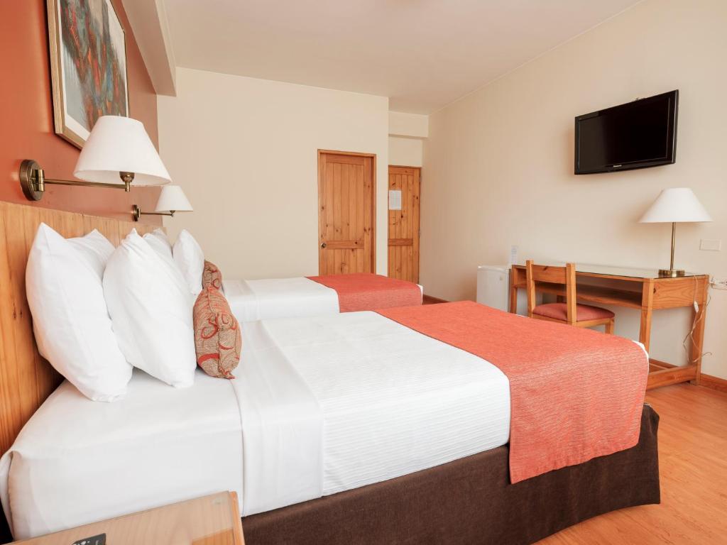 Letto o letti in una camera di Qorianka Hotel