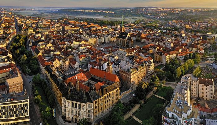 Nespecifikovaný výhled na destinaci Plzeň nebo výhled na město při pohledu z apartmánu