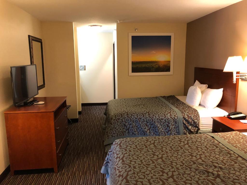Days Inn by Wyndham Rio Rancho - Queen Room Met Twee Queensize Bedden - Niet -roken