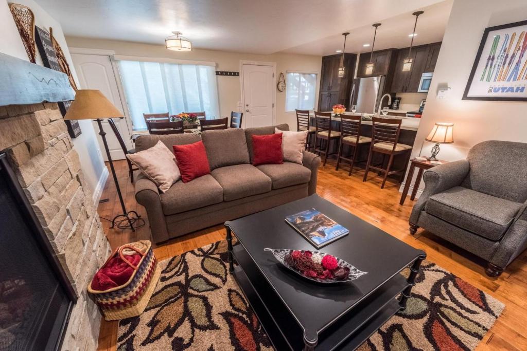 Χώρος καθιστικού στο Prime Location EdelWeiss Luxury Condo