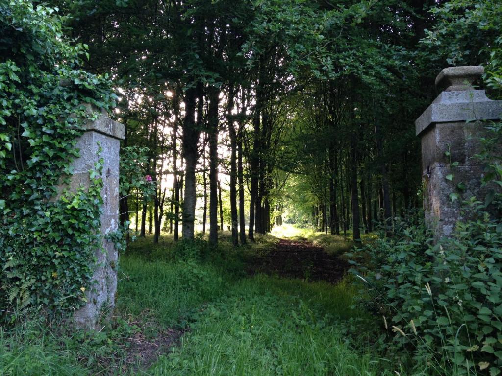 Zahrada ubytování chateau isigny, le plus petit et le plus secret des châteaux de charme