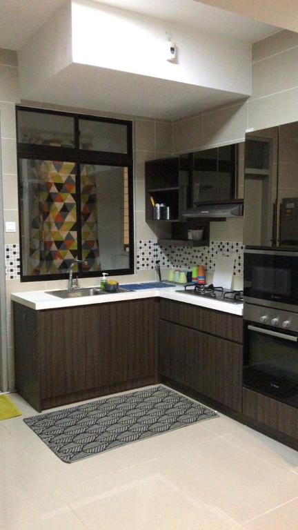 Kuchyň nebo kuchyňský kout v ubytování Bayu TAMARA RESIDENCE PUTRAJAYA