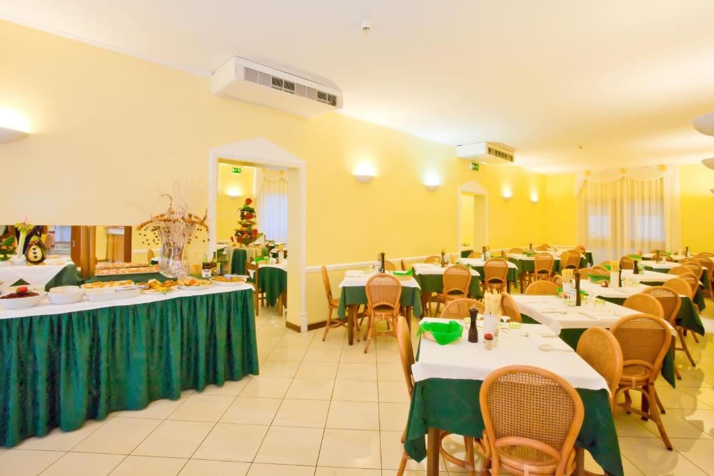 Restaurace v ubytování Hotel Catto Suisse