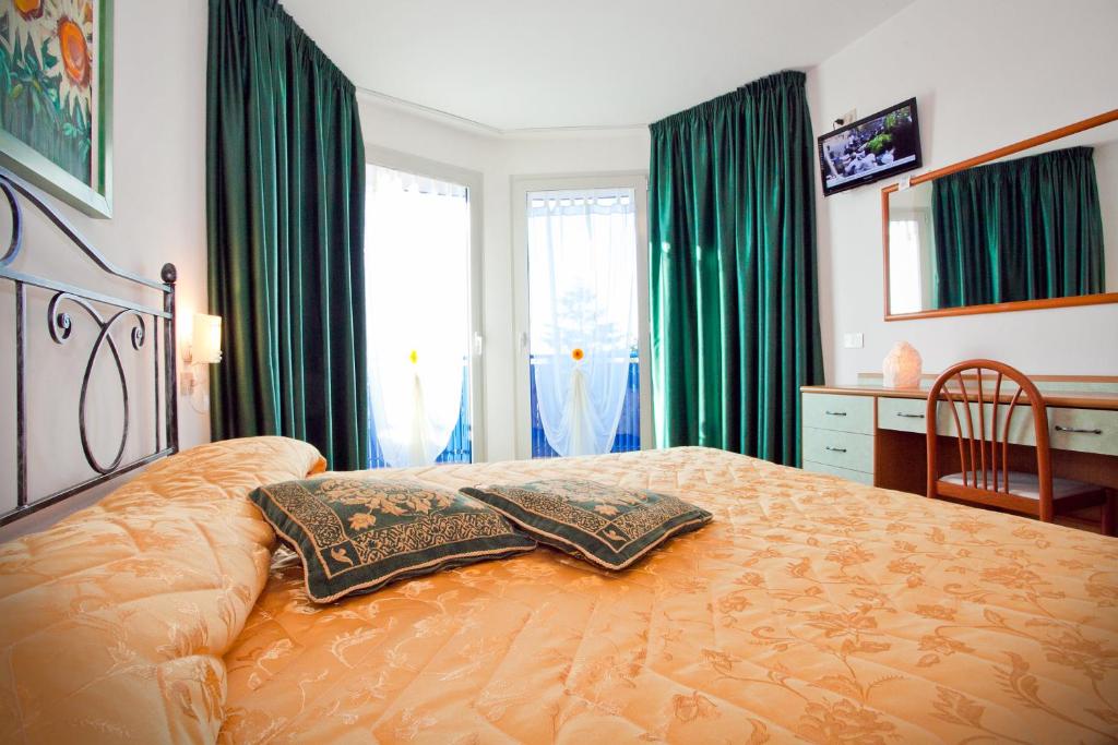 Postel nebo postele na pokoji v ubytování Hotel Catto Suisse