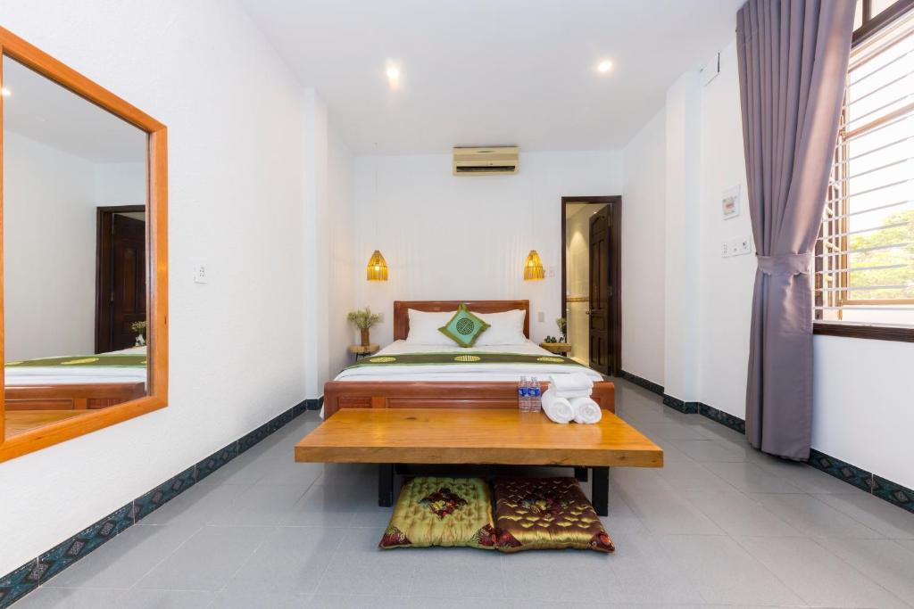 Purple Hue Central Hub - 9