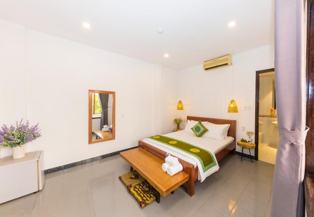 Purple Hue Central Hub - 12