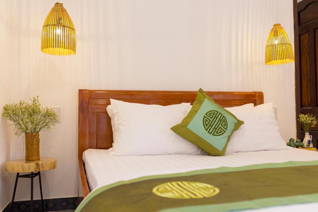 Purple Hue Central Hub - 3