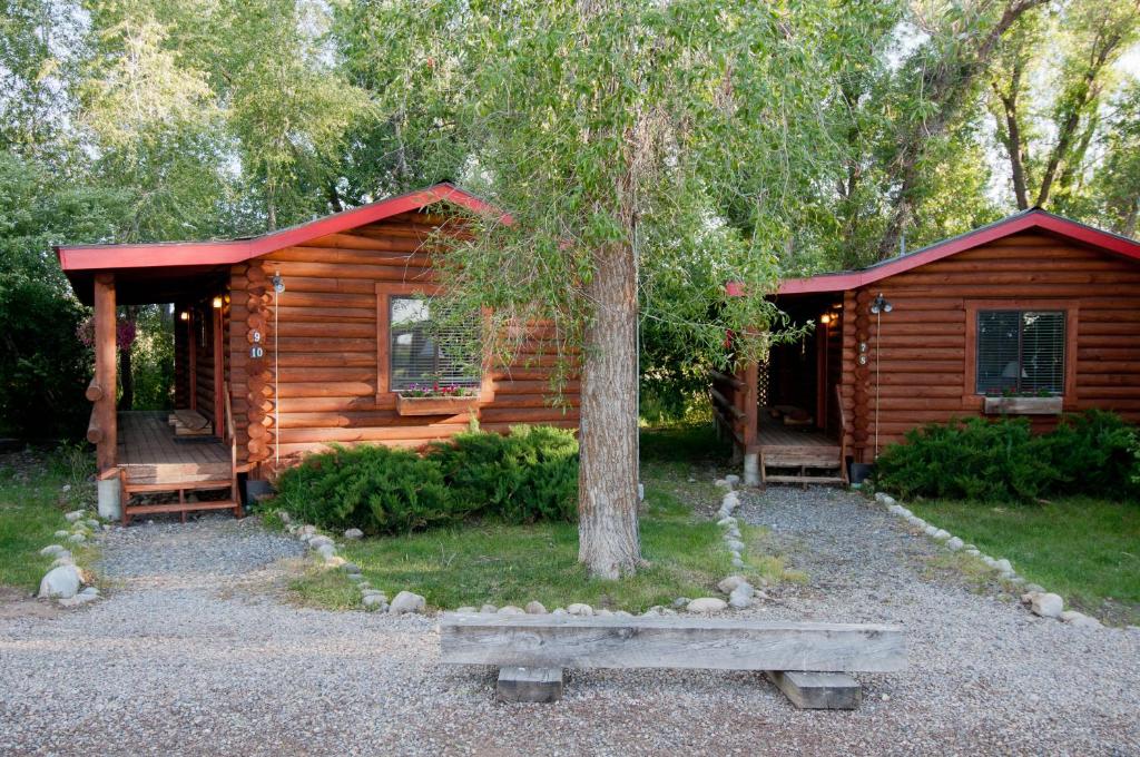 Teton Valley Cabins - Deluxe Queen Room