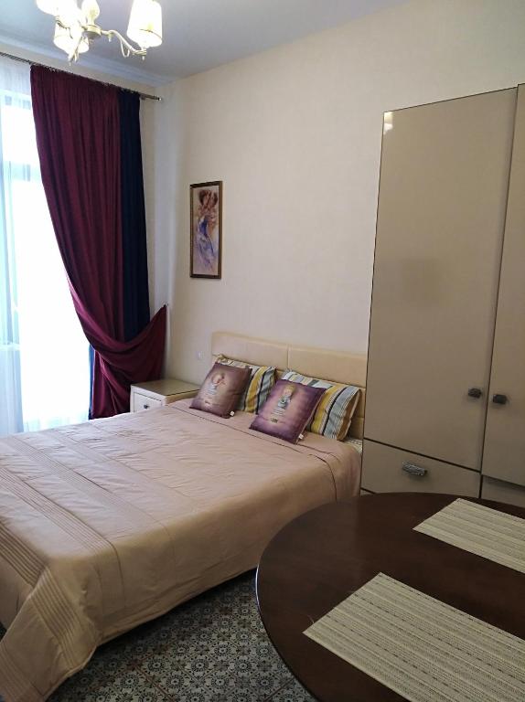 Postel nebo postele na pokoji v ubytování zhk Santorini