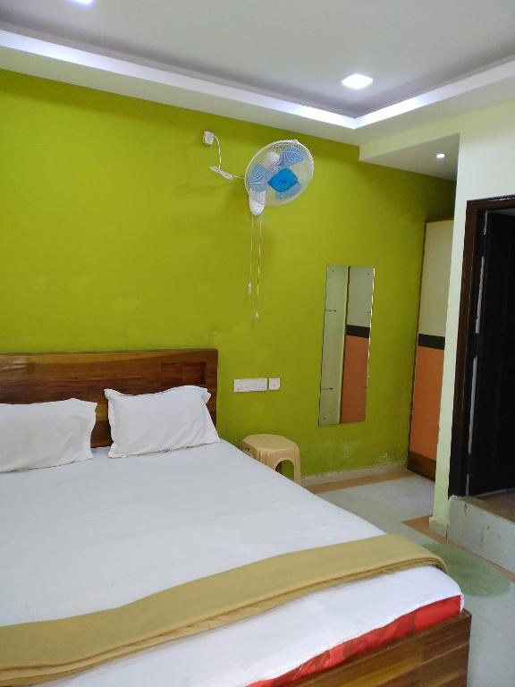 Kempegowda Lodging & Boarding - Deluxe Double Room