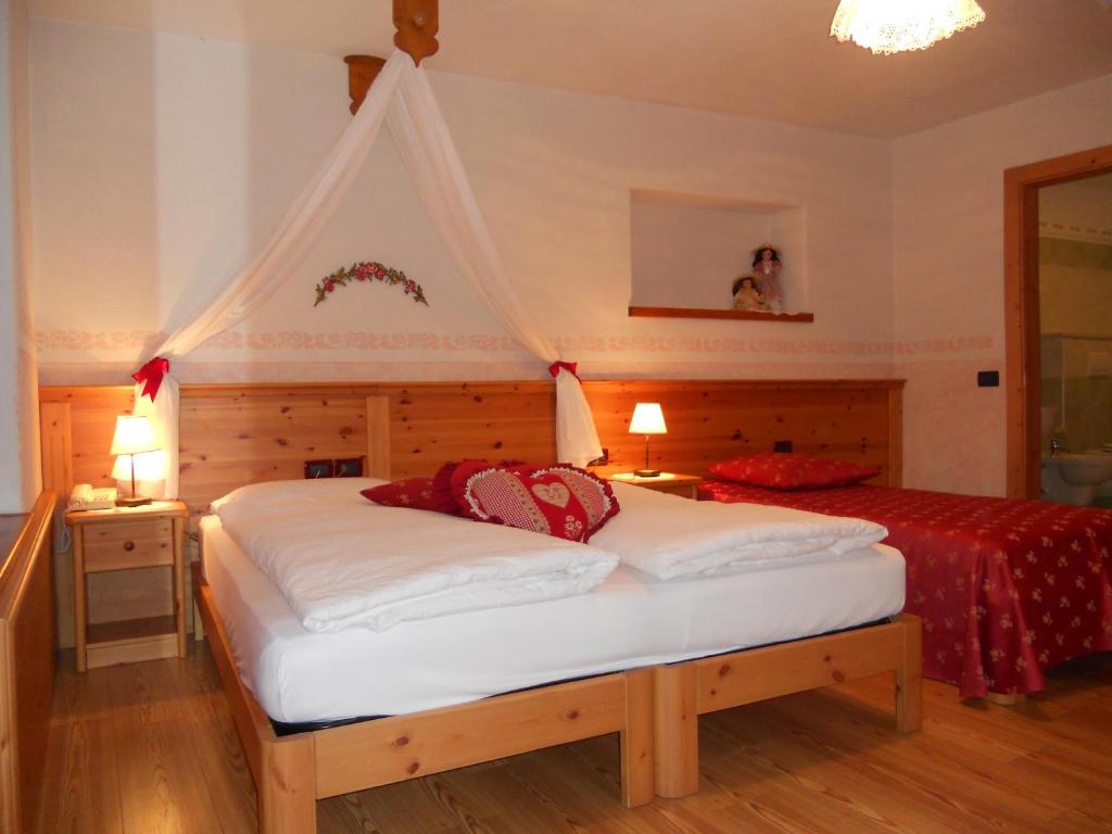 Postel nebo postele na pokoji v ubytování Hotel Garnì Salvanel