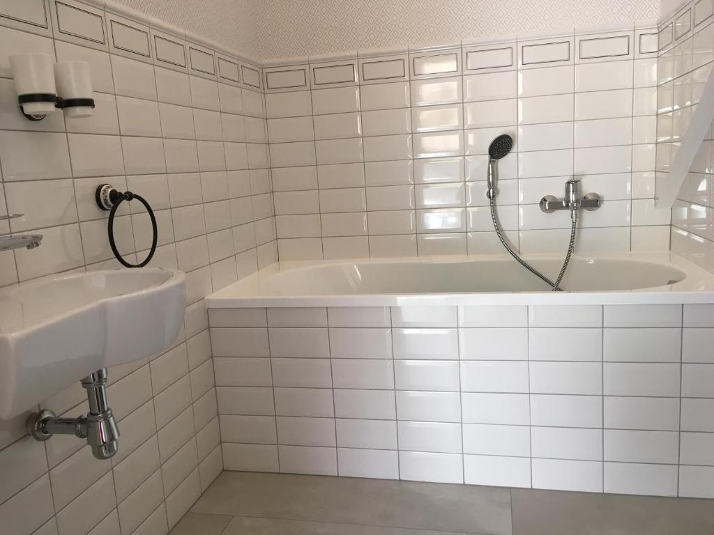 Koupelna v ubytování Malinowe Wzgórze domki 90 m2 z sauną i balią