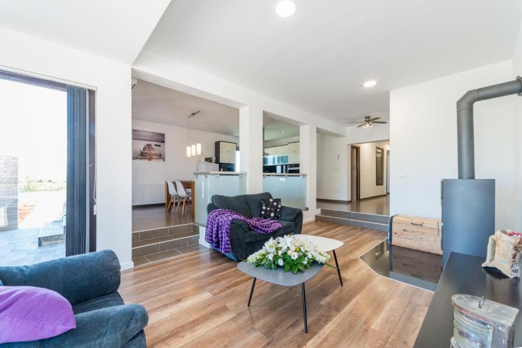 Posedenie v ubytovaní Villa Maslina with private pool on quiet location - by TA Leut Agency