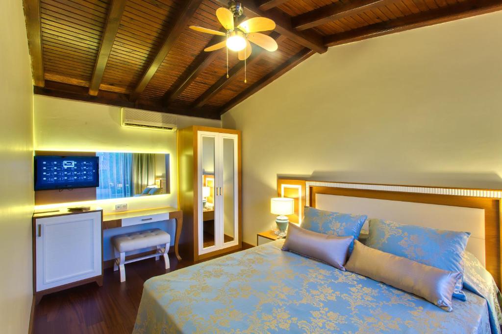 Postel nebo postele na pokoji v ubytování Dogan Hotel