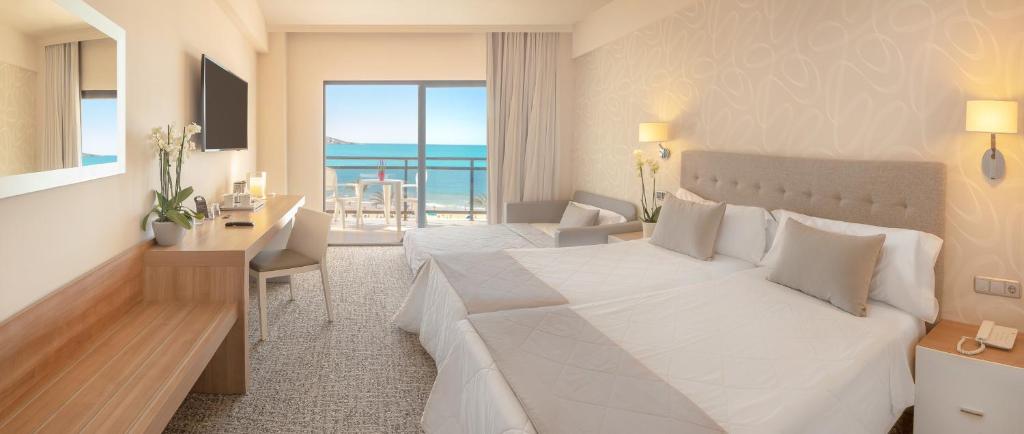 Hotel RH Corona del Mar 4* Sup - Twin Room With Sea View And Terrace (2 Adults + 1 Child)