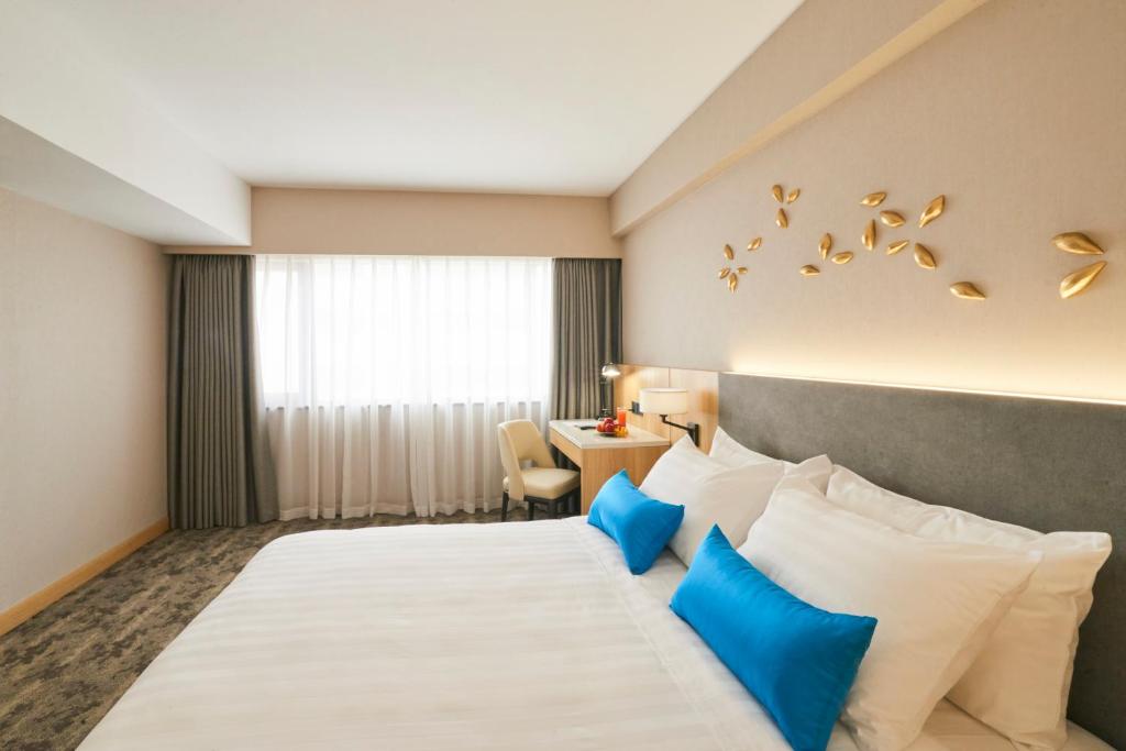 Postel nebo postele na pokoji v ubytování Hanoi Hotel
