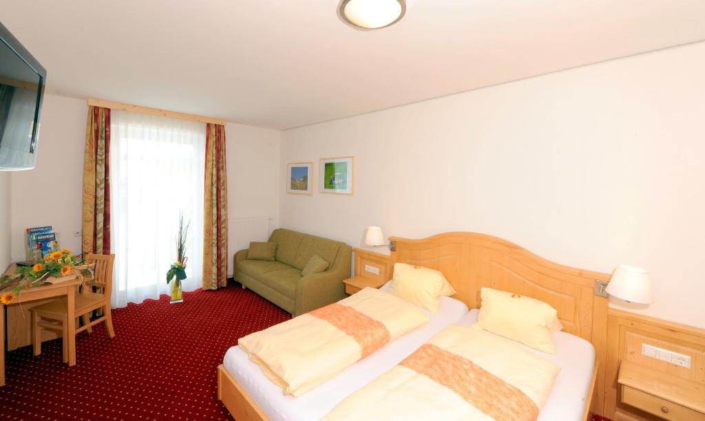 Postel nebo postele na pokoji v ubytování Hotel-Restaurant Kirchenwirt Aigen