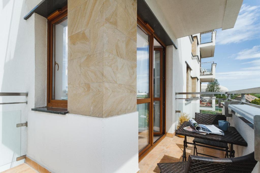Balkón alebo terasa v ubytovaní Tauron Arena Elegant Apartment Dąbska by Noclegi Renters