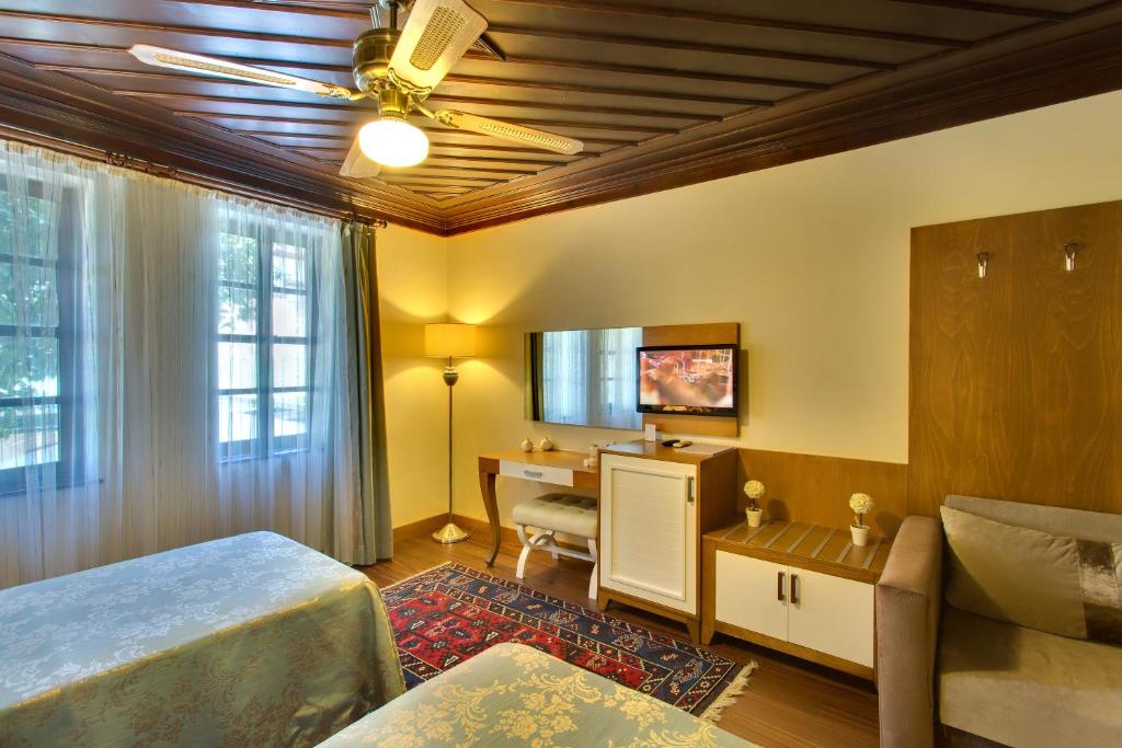 TV a/nebo společenská místnost v ubytování Dogan Hotel