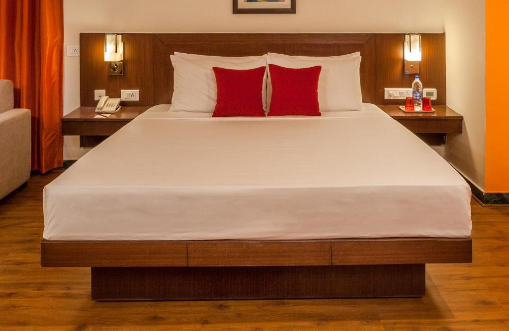 Postel nebo postele na pokoji v ubytování Red Fox by Lemon Tree Hotels, Alwar