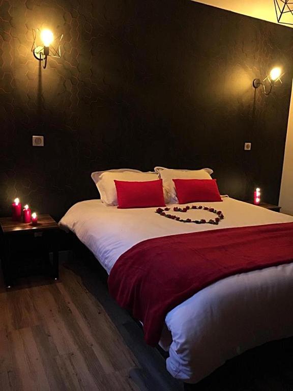 Postel nebo postele na pokoji v ubytování Hôtel L'ange de la vallée