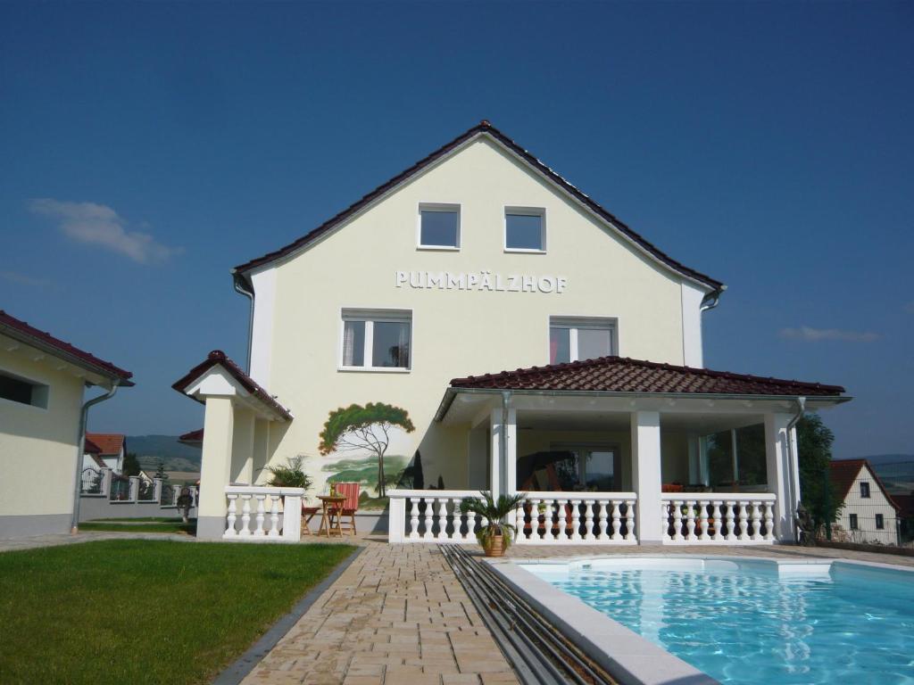 Bazén v ubytování Pummpälzhof nebo v jeho okolí