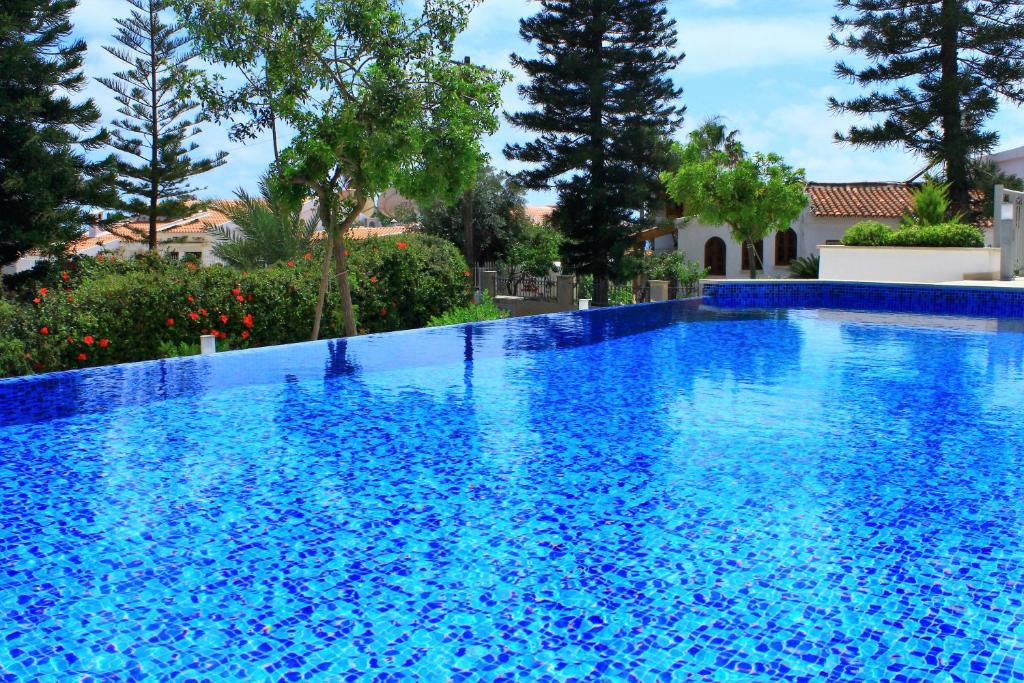 Фото Coral Blue Bay Villa