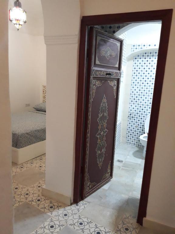 Cama o camas de una habitación en The Riad Hostel Tangier
