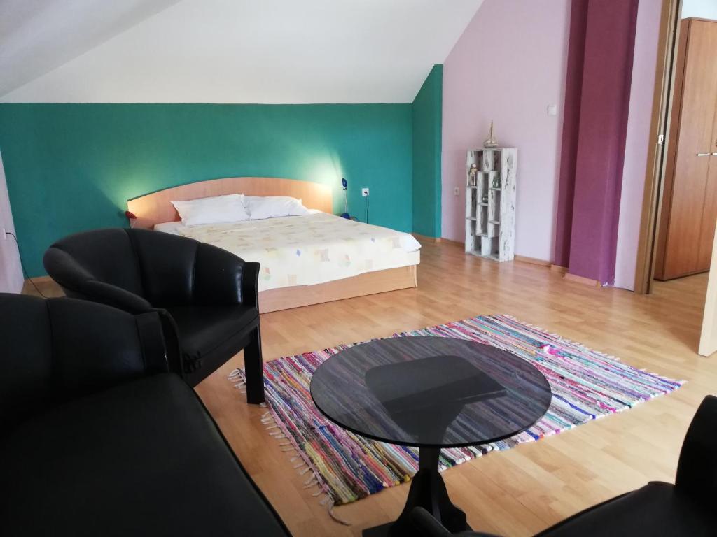 Postel nebo postele na pokoji v ubytování Zen Hotel Varvara