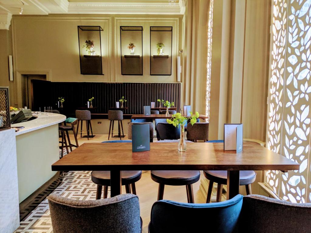 The Clermont London, Victoria