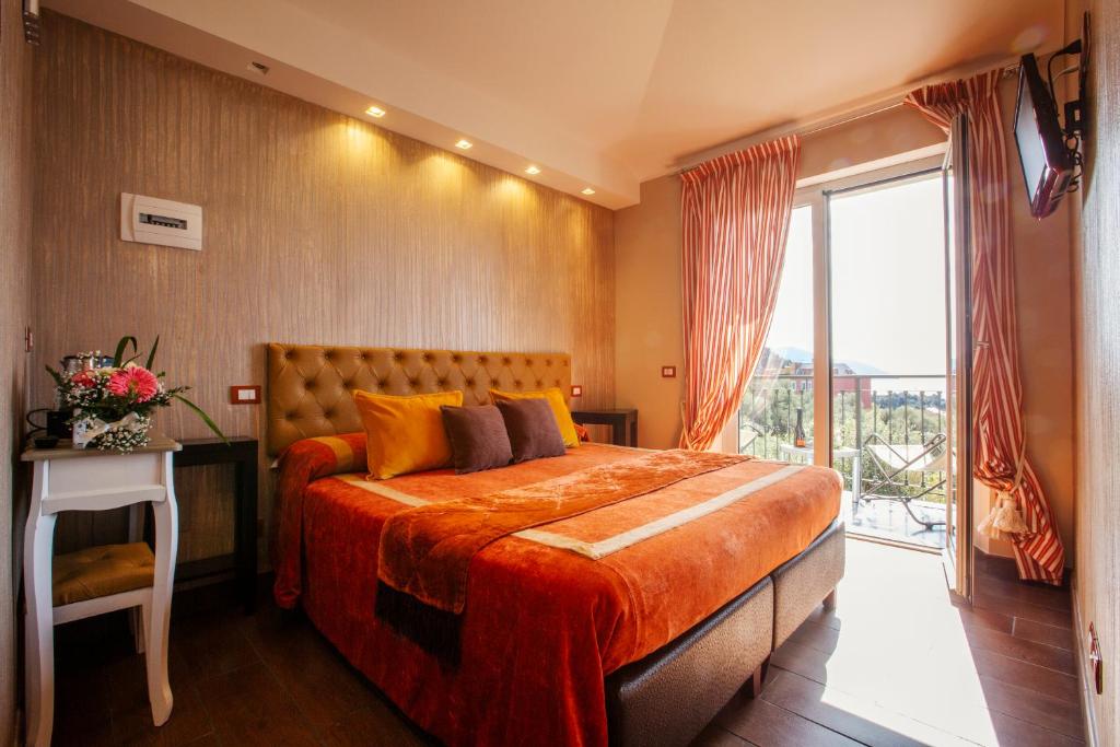 a bedroom with a large bed and a window at B&B Il Parco in Monterosso al Mare
