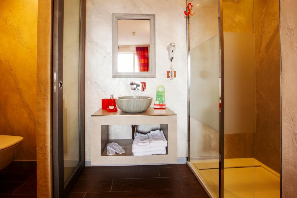 a bathroom with a sink and a shower at B&B Il Parco in Monterosso al Mare