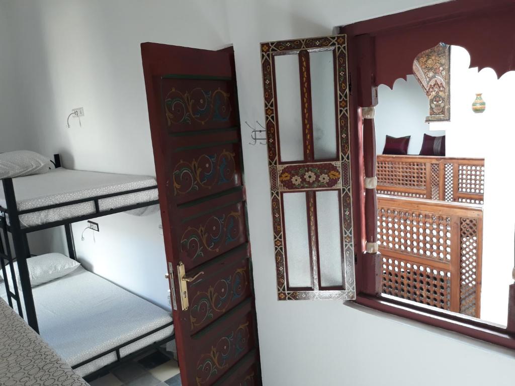 The Riad Hostel Tangier - Bed In Een Vrouwelijke Slaapzaal Met 6 Bedden