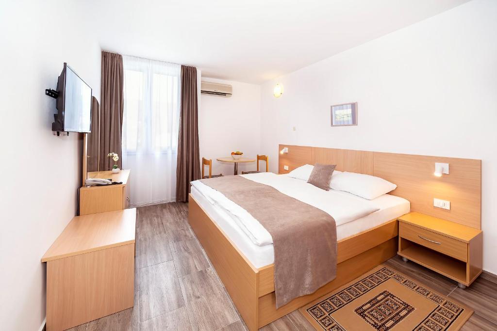Postel nebo postele na pokoji v ubytování Hotel Omorika