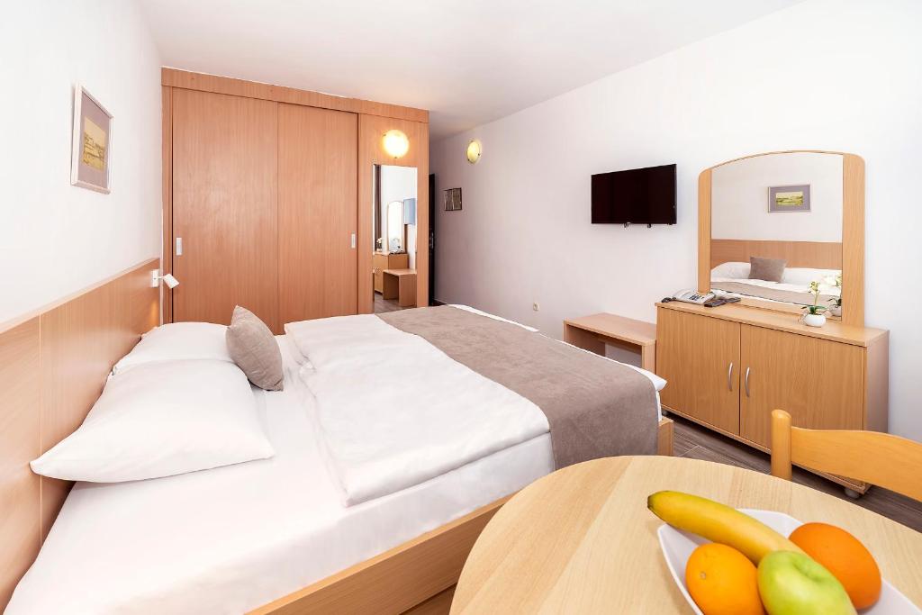Postel nebo postele na pokoji v ubytování Hotel Omorika