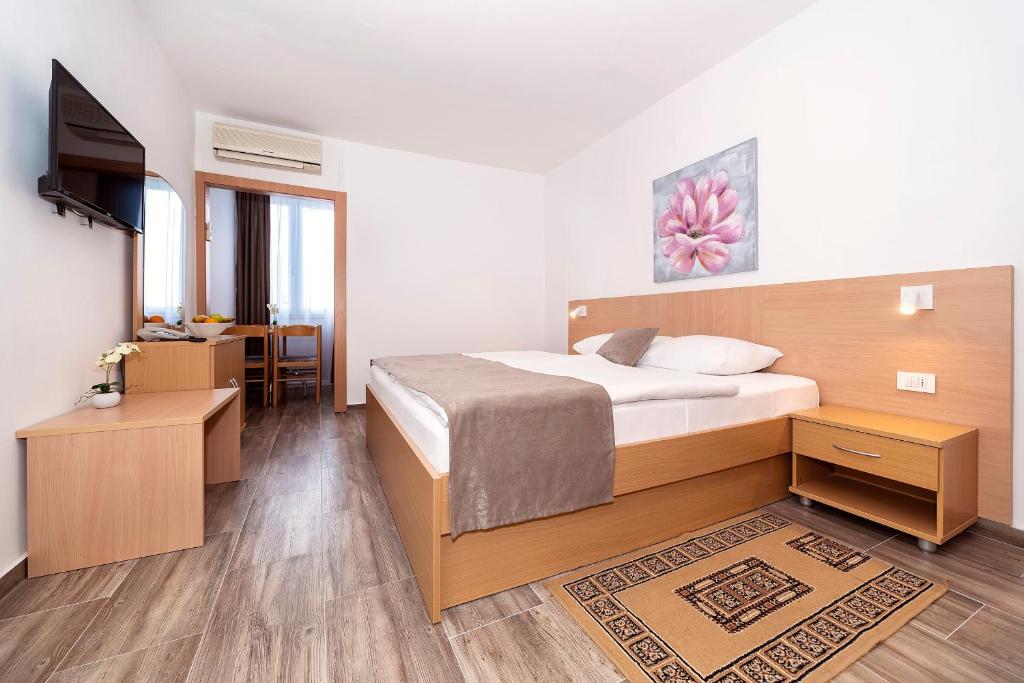 Postel nebo postele na pokoji v ubytování Hotel Omorika