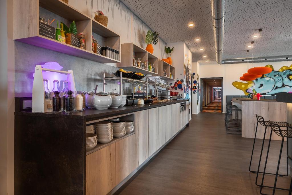 Holiday Inn - the niu, Hide Berlin Friedrichshain by IHG - Resim 25