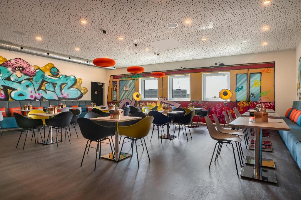 Restaurace v ubytování Holiday Inn - the niu, Hide Berlin Friedrichshain by IHG